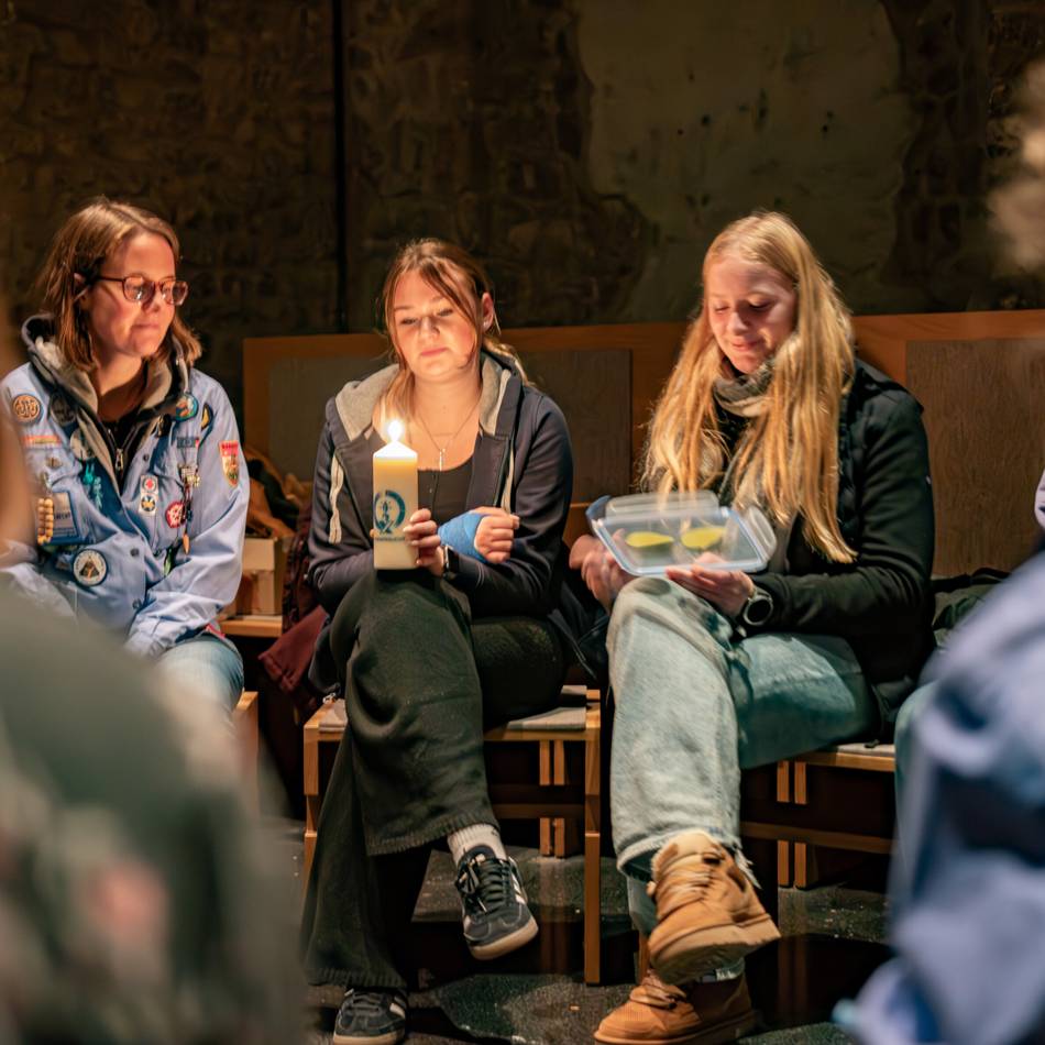 Zentrale Feier für den Niederrhein: Pfadfinderinnen aus Xanten bereiten Friedenslicht-Aussendung vor