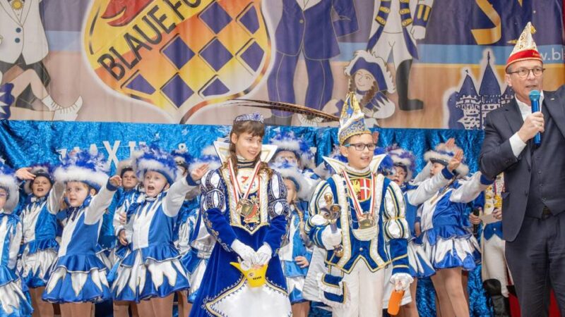 Neusser Kinderprinzenpaar ist proklamiert: „Wir haben uns schon im Etienne einen Eid geschworen“