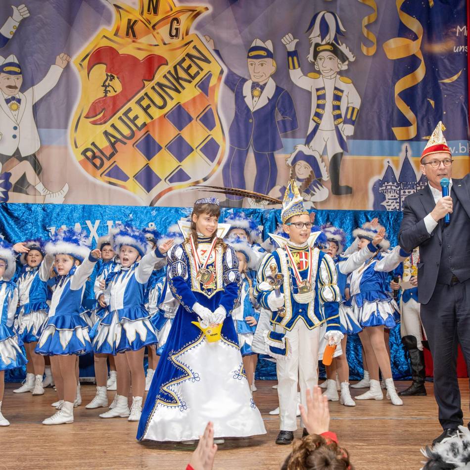 Neusser Kinderprinzenpaar ist proklamiert: „Wir haben uns schon im Etienne einen Eid geschworen“