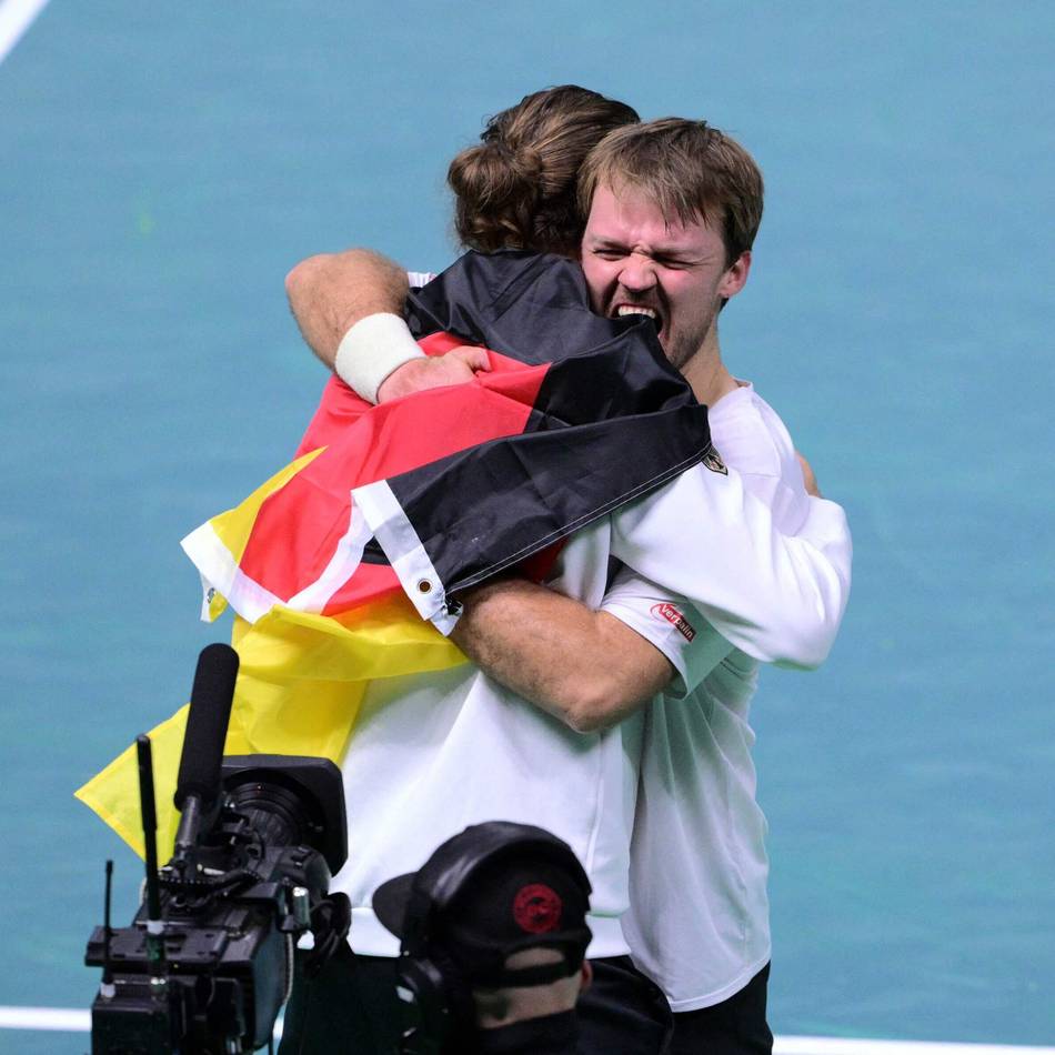 „Wie Party in einem Klub“: Nervenkrimi gegen Argentinien – Davis-Cup-Team träumt vom Titel