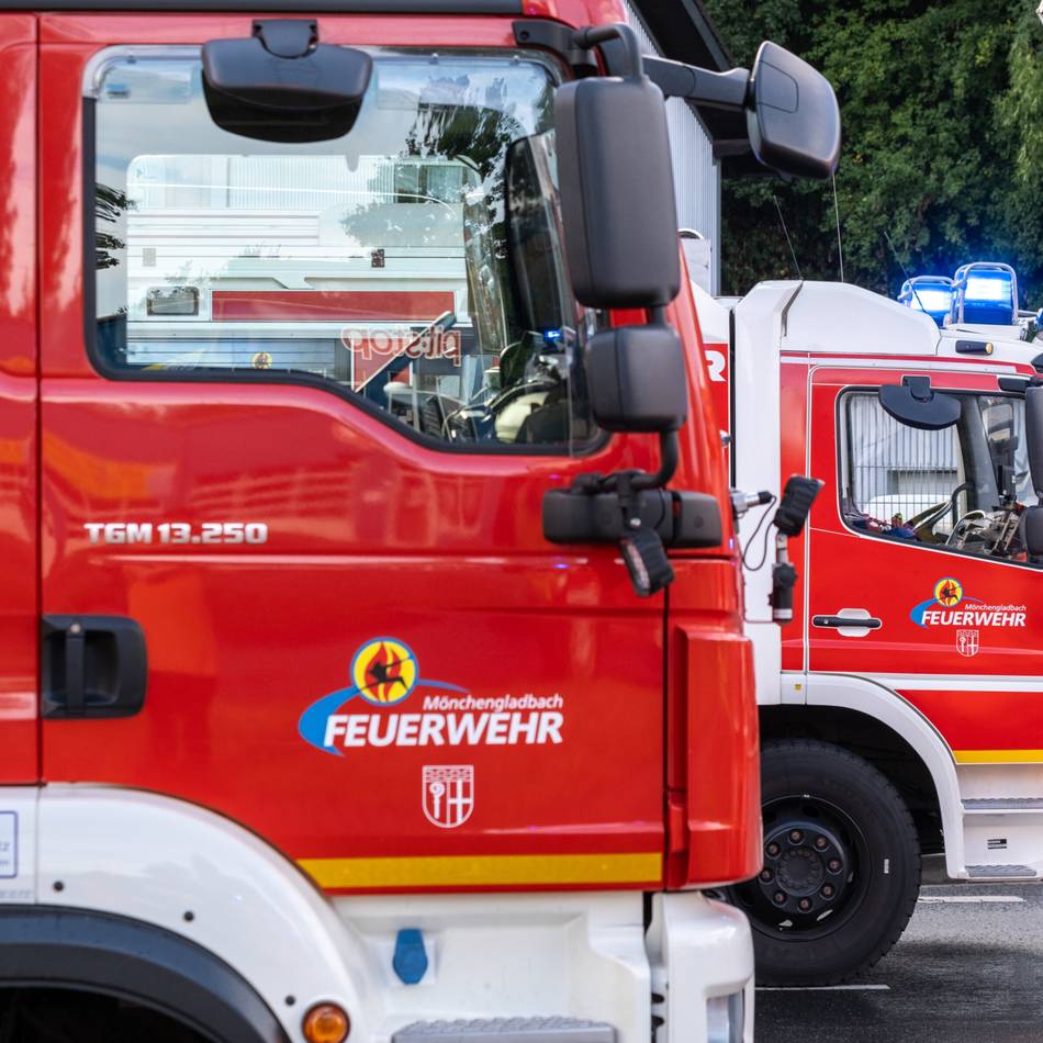 Brand in Mehrfamilienhaus in Mönchengladbach: Feuer in einer Erdgeschosswohnung an der Villenstraße