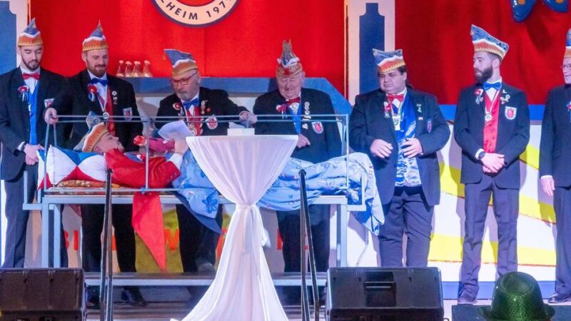 Startschuss für Neusser Sitzungskarneval: Von Höppepänz bis Hoppeditz – Holzheimer Jecken liefern perfekten Auftakt