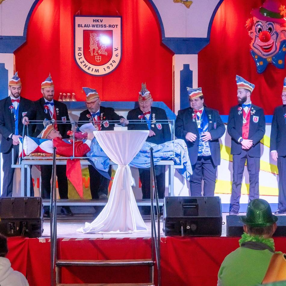 Startschuss für Neusser Sitzungskarneval: Von Höppepänz bis Hoppeditz – Holzheimer Jecken liefern perfekten Auftakt