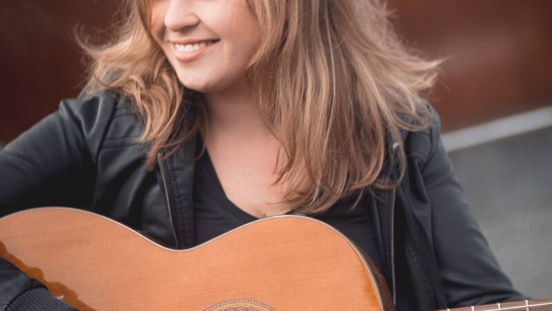 Comedy mit Fee Badenius: Künstlerin bringt sich in Korschenbroich ganz groß raus