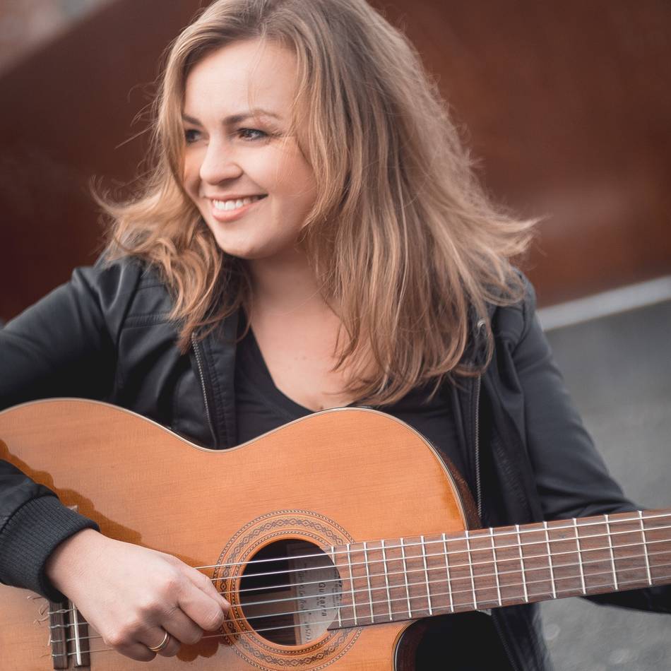 Comedy mit Fee Badenius: Künstlerin bringt sich in Korschenbroich ganz groß raus