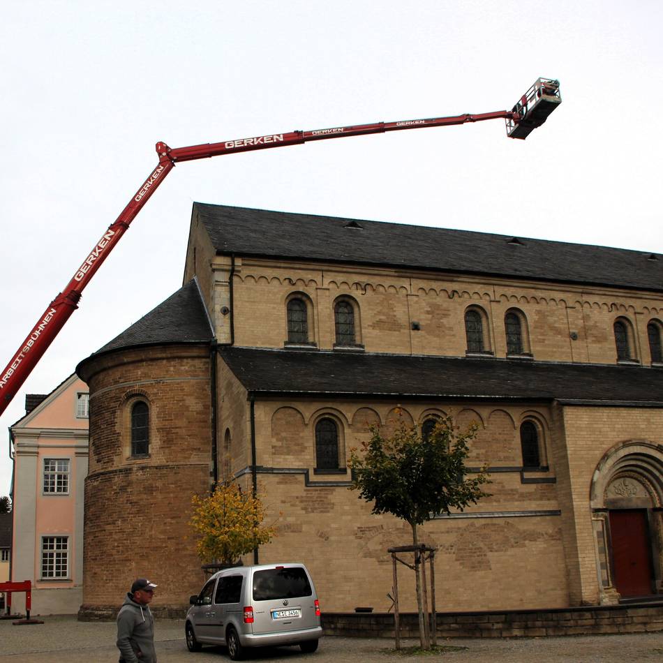 Sechsstellige Summe fließt ins Kloster: Neues Dach für die Basilika in Knechtsteden