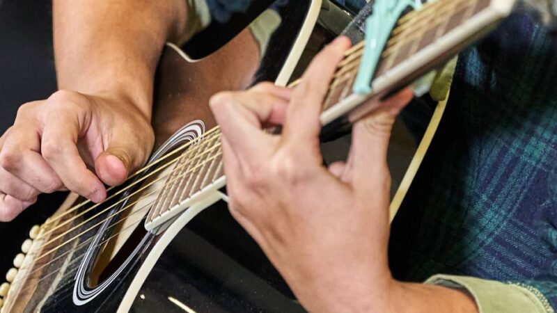 Christian Winter in der Johanniskirche: Gitarrensongs bei Süchtelner Vespermusiken