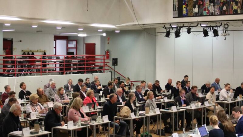 Erste Sitzung des Stadtrates: Meerbuschs Bürgermeister fordert Respekt im neuen Rat