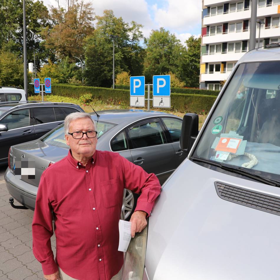 Parksituation in Mönchengladbach: Schwerbehinderter bekommt Knöllchen auf Parkplatz am Krankenhaus