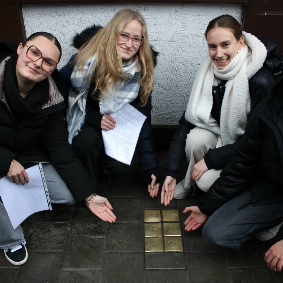 Gedenkveranstaltungen zur Reichspogromnacht in Neuss: Schüler gestalten Feier am Holocaust-Mahnmal mit