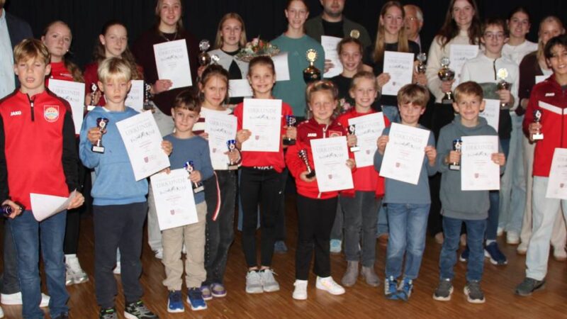 Leichtathleten treffen sich im Kastell: Ausgezeichnete Stimmung beim Sonsbecker Jubiläumsfest