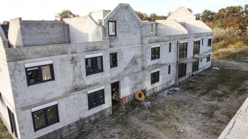 Neuer Investor übernimmt Bauprojekt: Wie die Rohbauten von Langwaden nach drei Jahren Stillstand aussehen