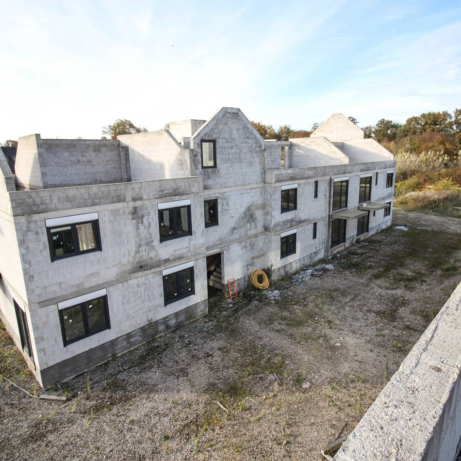 Neuer Investor übernimmt Bauprojekt: Wie die Rohbauten von Langwaden nach drei Jahren Stillstand aussehen