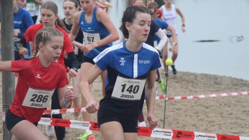 Nordrhein-Meisterschaft mit Schmidt und Deuser: Strand-Crosslauf in Xanten begeistert Podcast-Promis