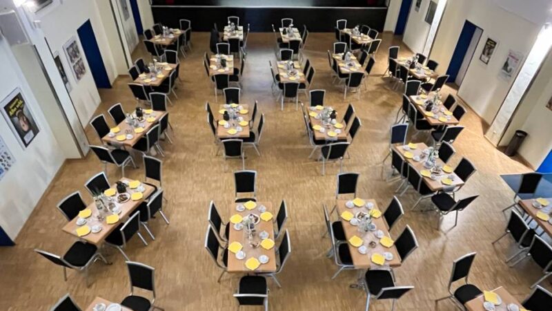 Dormagener Seniorenbeirat lädt ein: Kinonachmittag mit französisch-indischer Komödie