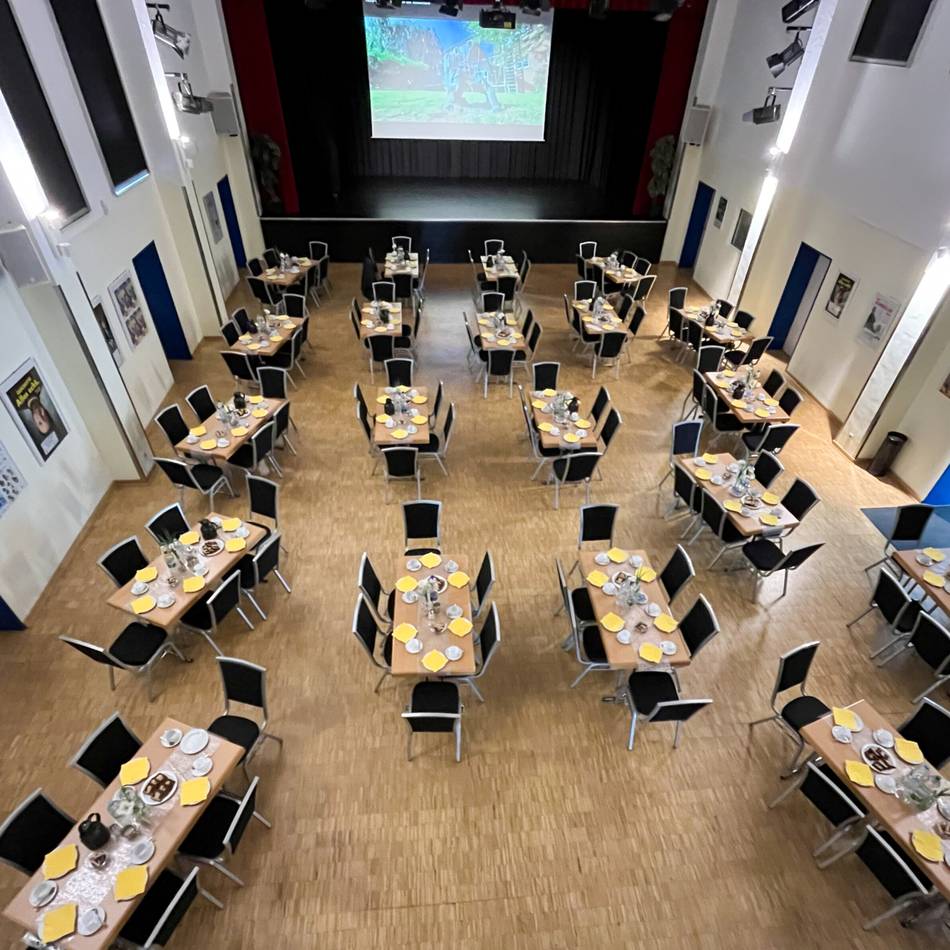 Dormagener Seniorenbeirat lädt ein: Kinonachmittag mit französisch-indischer Komödie