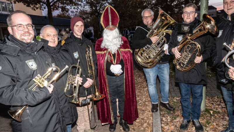 Musiker bei Martinszügen in Neuss : „Es gibt Tage, da sind wir zwölf bis 14 Stunden im Einsatz“