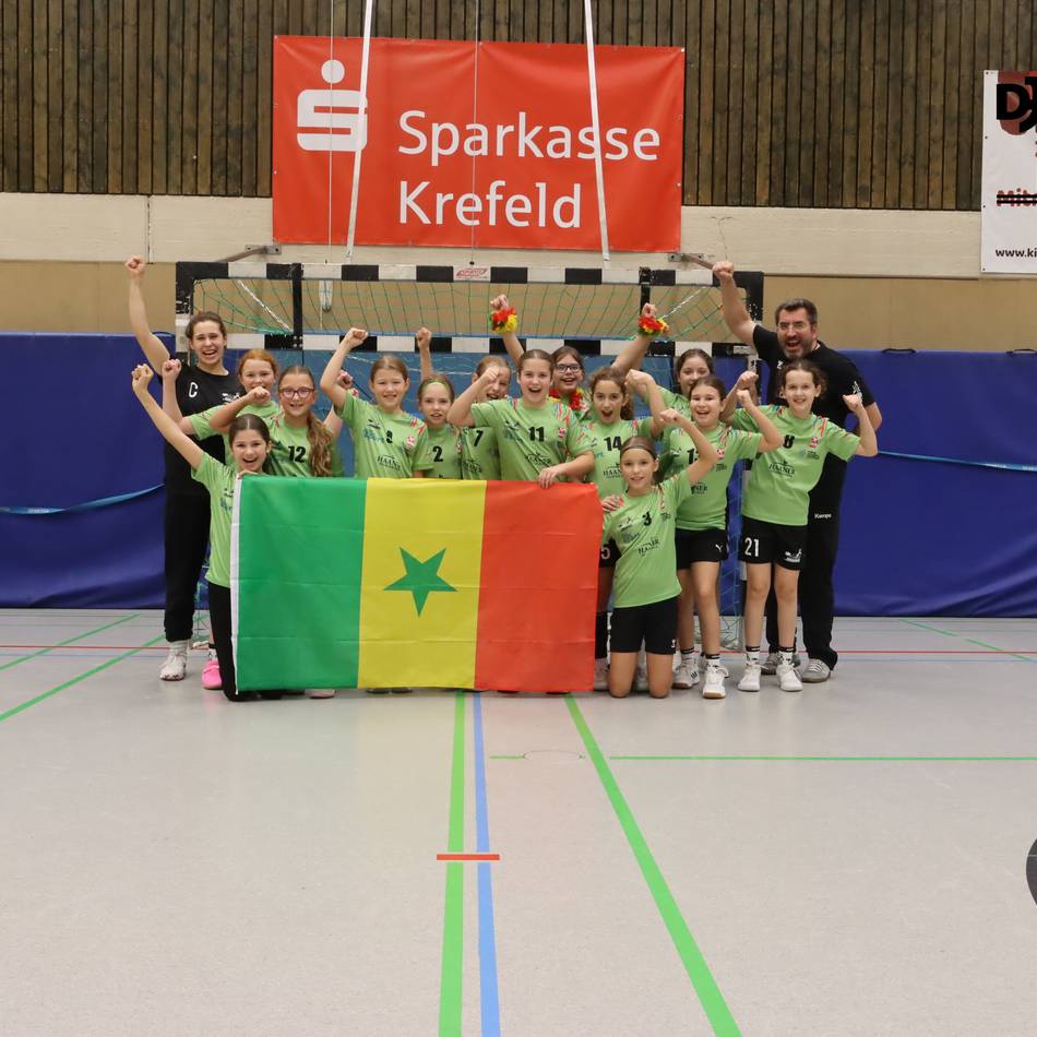 Weibliche E-Jugend von Adler Königshof: Krefelder Handball-Nachwuchs als Senegal im Final Four der Mini-WM