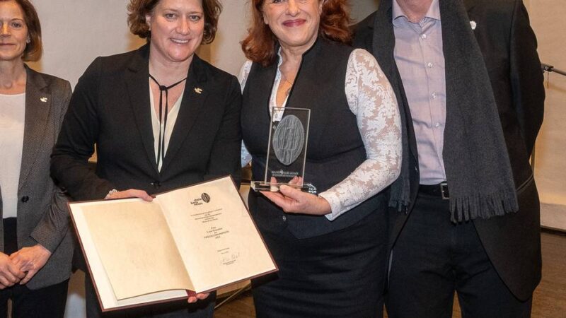 Friedestrompreis für Mundart in Dormagen verliehen: Luise Kinseher begeistert mit Humor und Herz