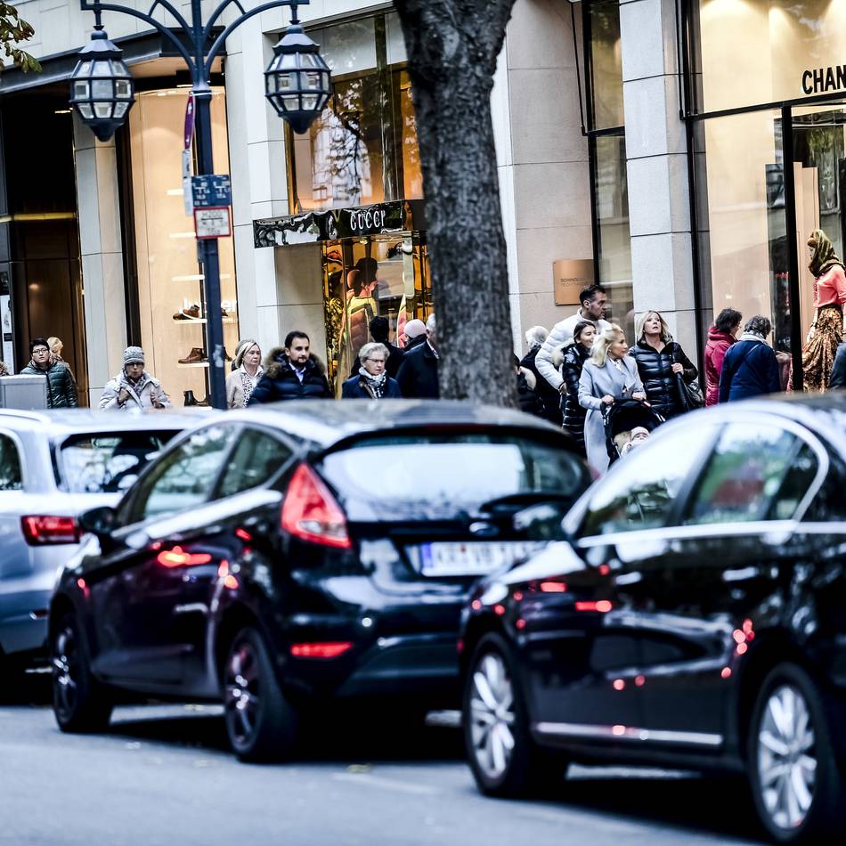 Polizei in Düsseldorf: Autoknacker an der Königsallee auf frischer Tat ertappt