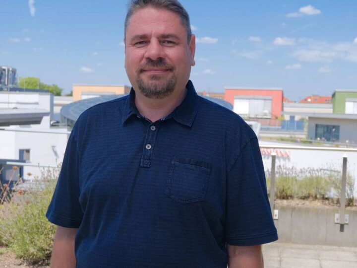 Von Hecken bis Harmonie in Dormagen: Schiedsmann Alexander Bodnar klärt Streit vor Gericht