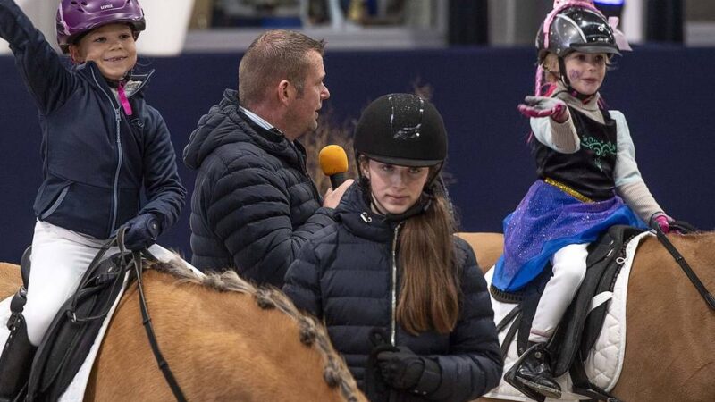Startschuss der Reitsport-Eventserie auf dem Domselshof: Hoher Besuch aus Katar beim Kerkener Kids Cup