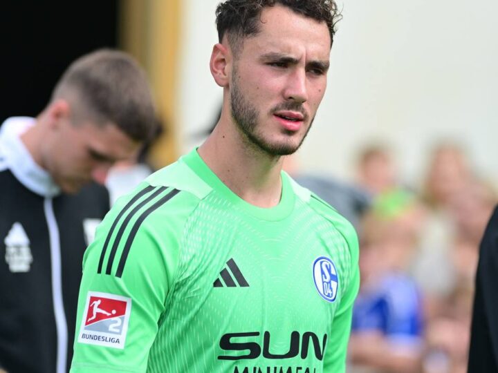 Torwart überzeugt in Enschede: Justin Heekeren empfiehlt sich für weitere Einsätze beim FC Schalke 04