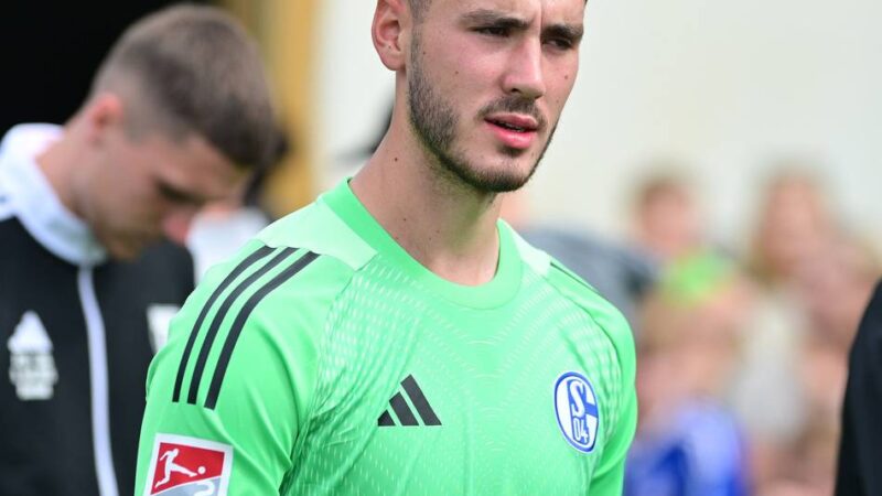 Torwart überzeugt in Enschede: Justin Heekeren empfiehlt sich für weitere Einsätze beim FC Schalke 04