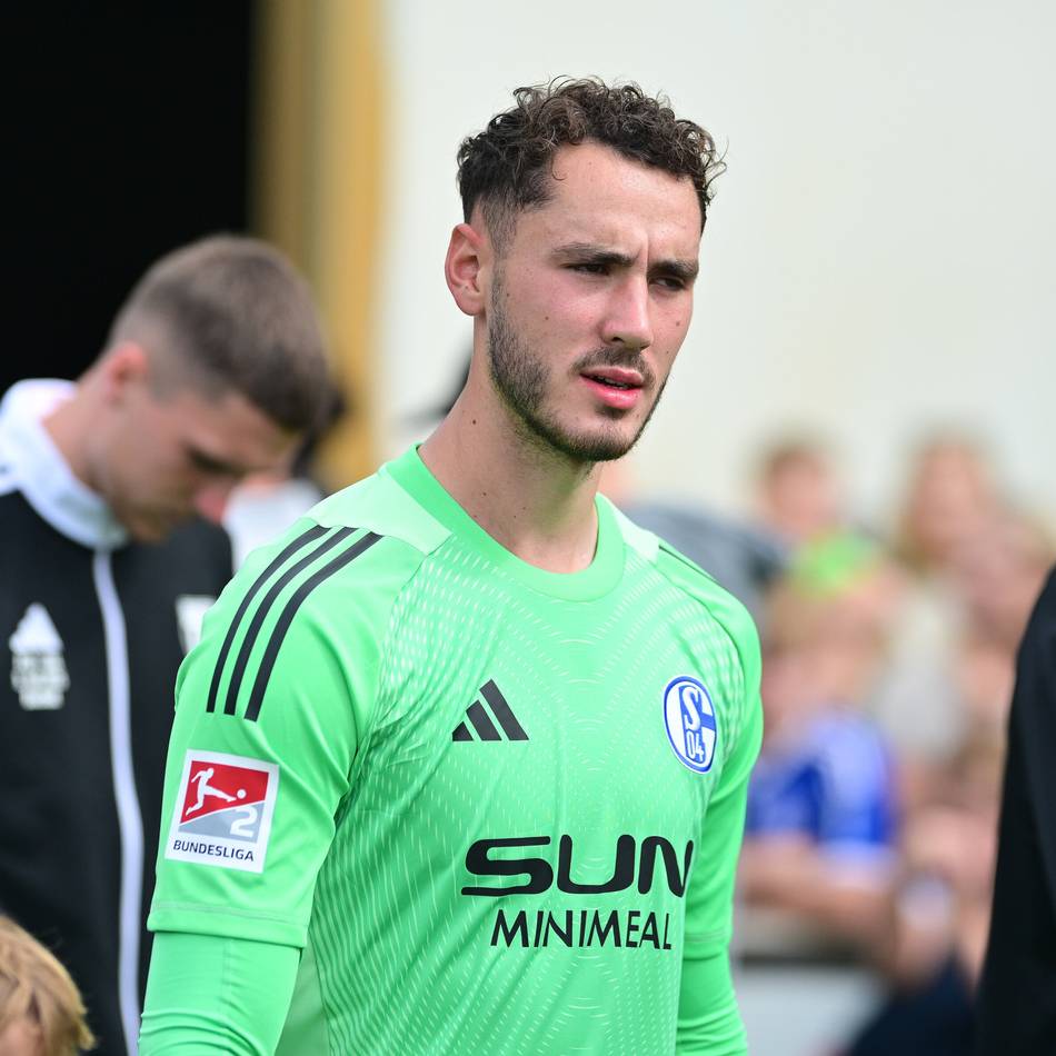 Torwart überzeugt in Enschede: Justin Heekeren empfiehlt sich für weitere Einsätze beim FC Schalke 04