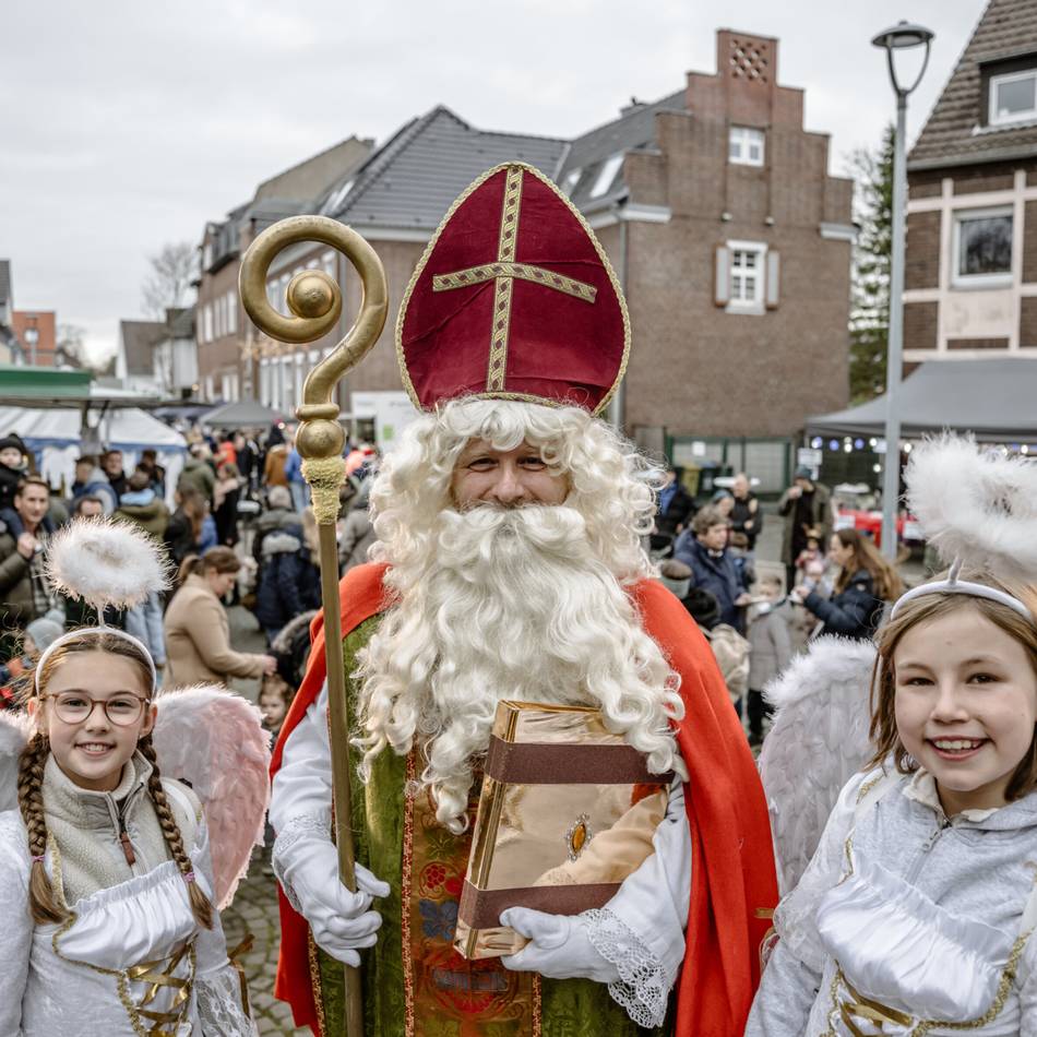 Adventszeit in Düsseldorf: Angermund lud wieder zum Nikolausmarkt