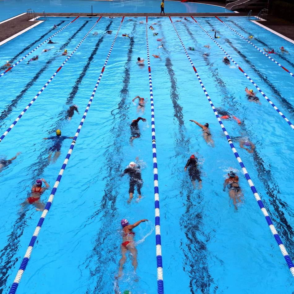 Sportpark mit Fachkräftemangel konfrontiert: Leverkusen sucht Schwimmlehrer