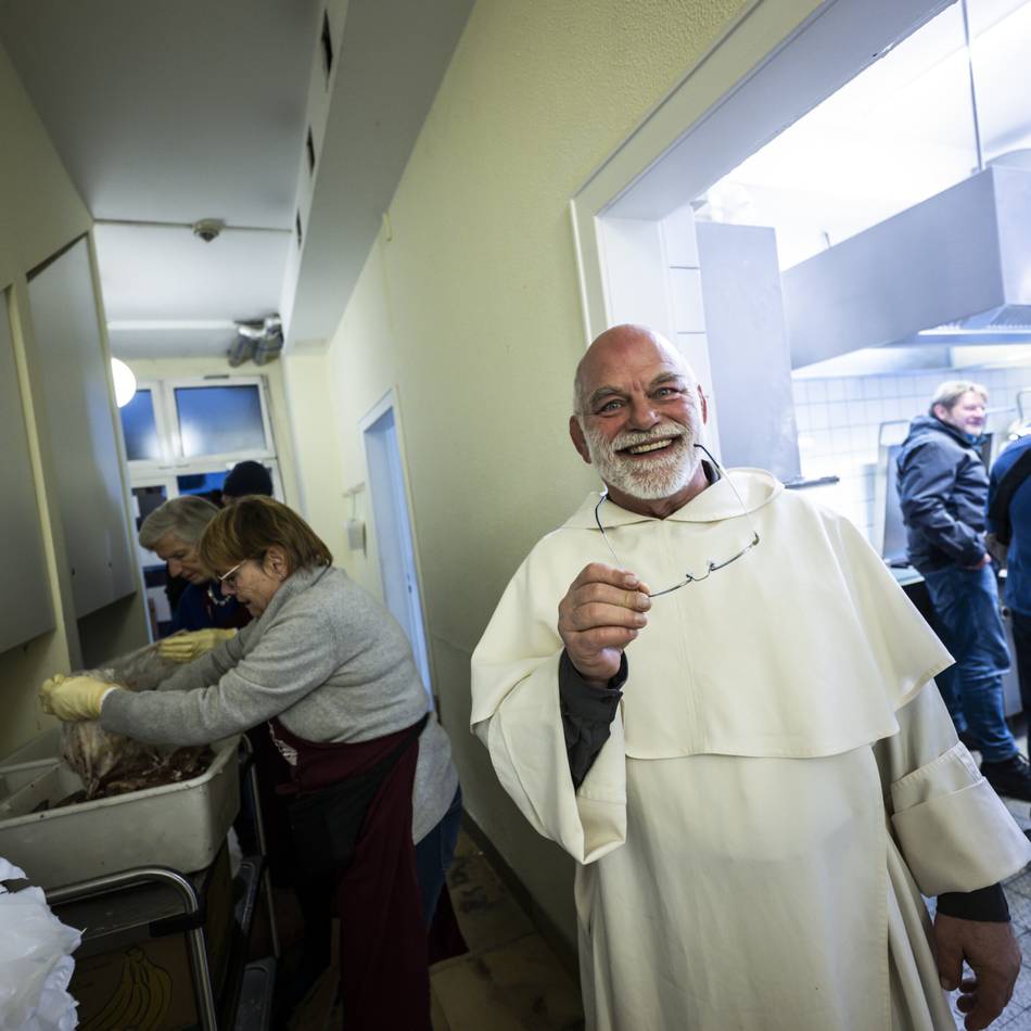 Gänseessen am Burgplatz: Vorweihnachtliche Solidarität mit den Düsseldorfer Obdachlosen