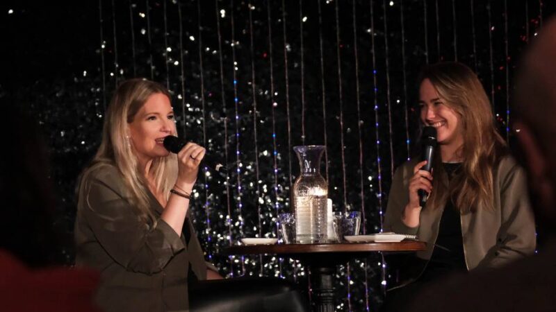 Sophie Chassée und Alexandra Behrens in Mönchengladbach: Zwei Musikerinnen sprechen über Plattenverträge, Lampenfieber und Disneyfiguren