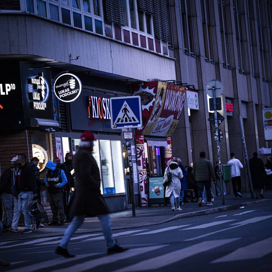 „Weed? Crack? Koka?“: Drogenhandel am Düsseldorfer Hauptbahnhof – ein Geschäft, das niemals schläft