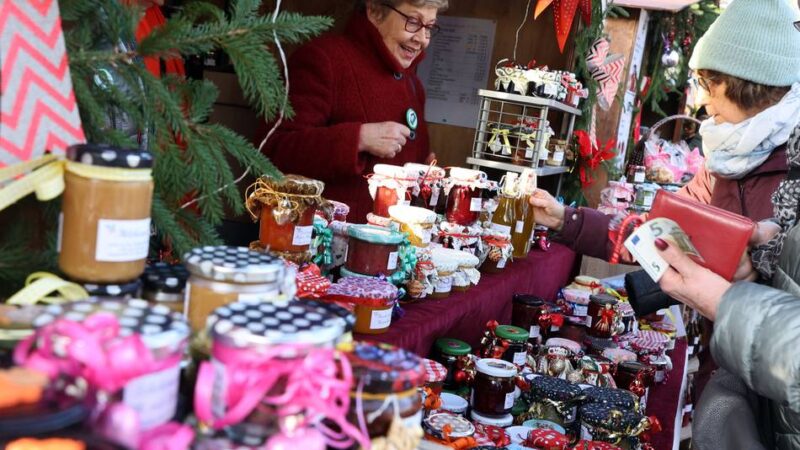 Weihnachtsmarkt in Mönchengladbach
: Oft ausverkaufte Stände beim Christkindlmarkt im Geropark