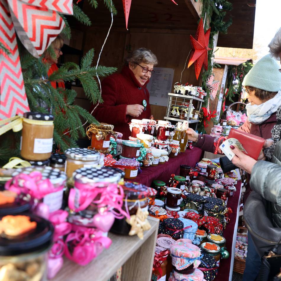 Weihnachtsmarkt in Mönchengladbach
: Oft ausverkaufte Stände beim Christkindlmarkt im Geropark