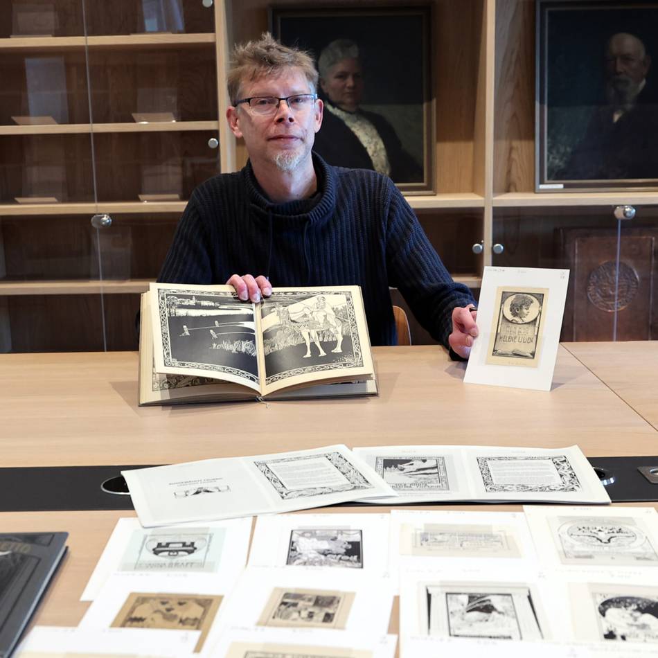 Ausstellung in Mönchengladbach: Kleine Kunstwerke zeigen bewegende Geschichten