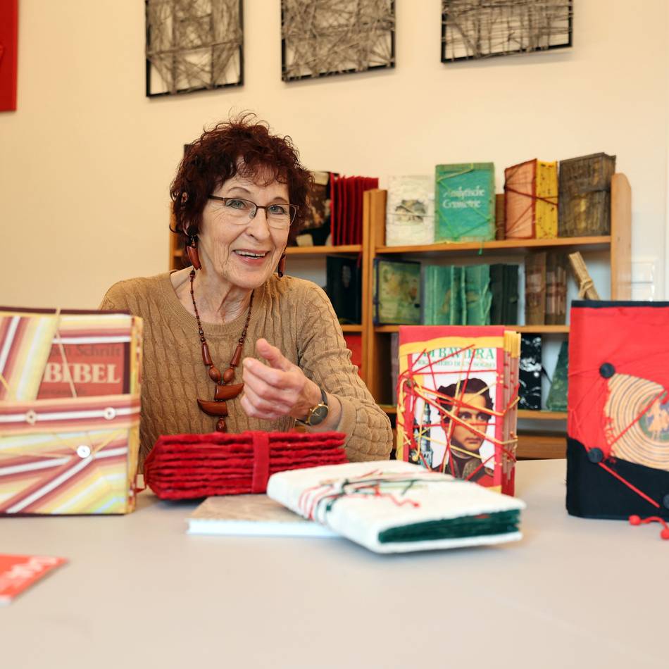 Kultur in Mönchengladbach: Die Metamorphosen der von Ulla Enger verwandelten Bücher