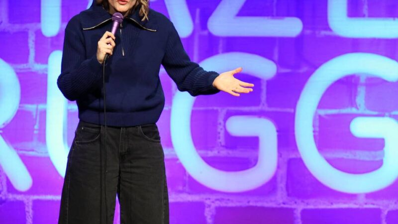 Hazel Brugger in Mönchengladbach: Von goldenen Rehen und verballerten Großmüttern