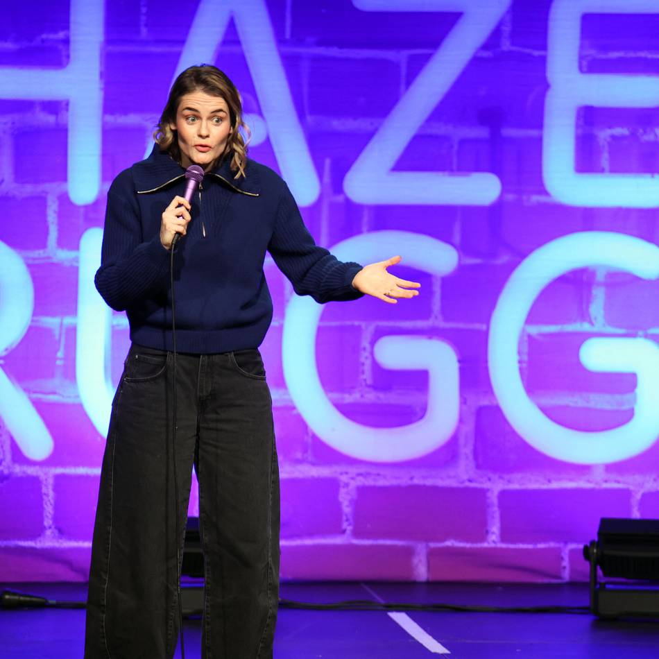 Hazel Brugger in Mönchengladbach: Von goldenen Rehen und verballerten Großmüttern