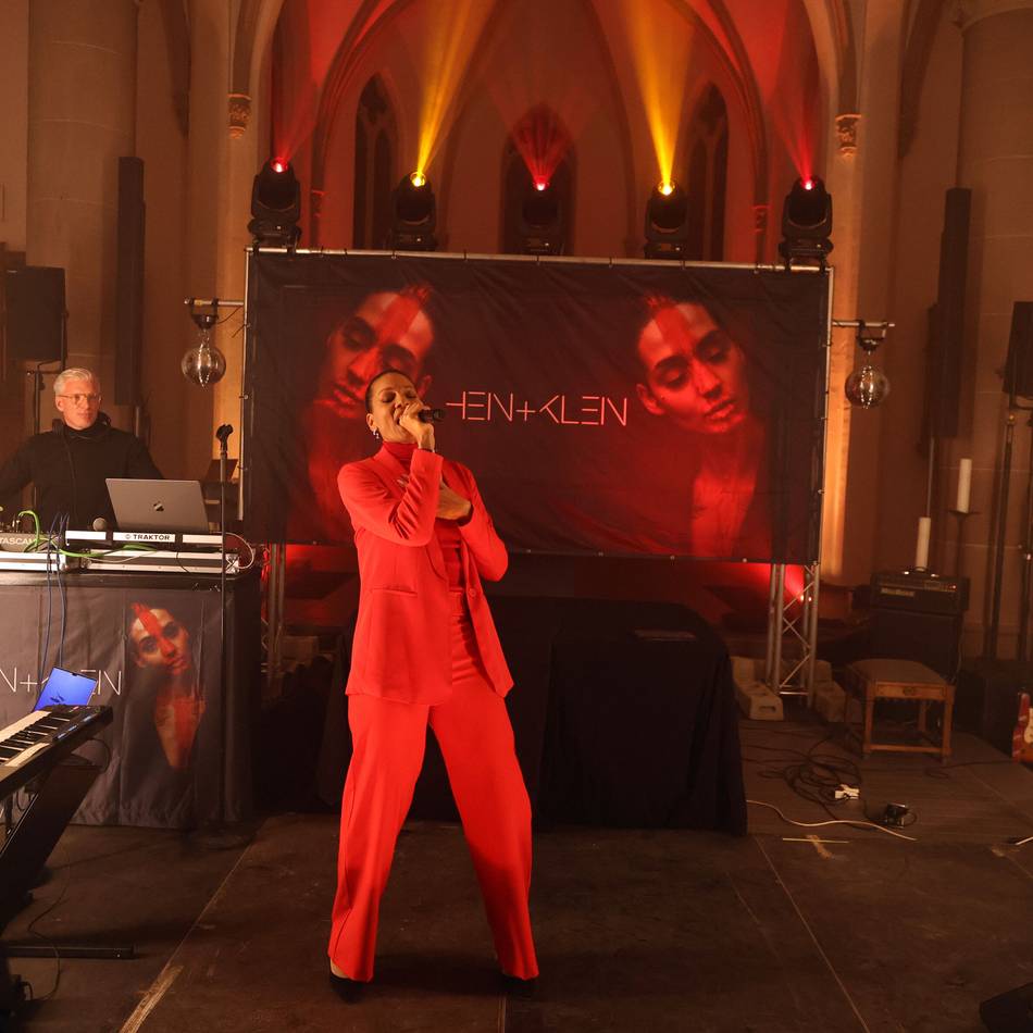 Kultur in Mönchengladbach: Hohe und tiefe Stimmlagen zu harten Beats