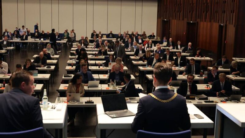 Politik in Mönchengladbach: Der neue Stadtrat im Sitzungs-Marathon konstituiert