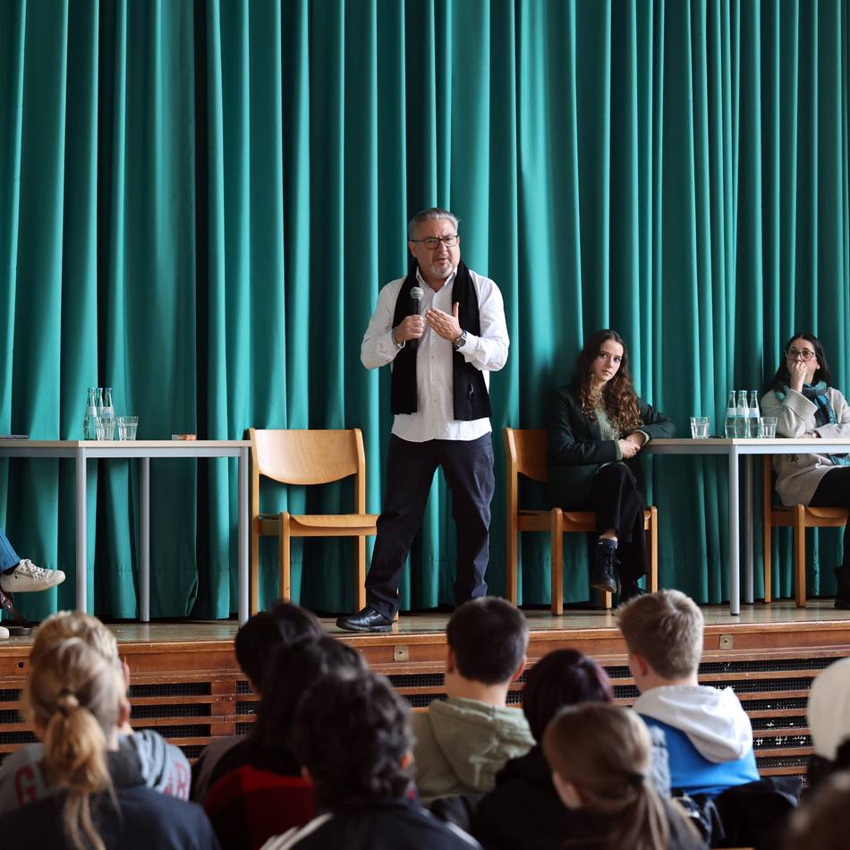 Gespräch mit Mönchengladbacher Schülern: Unschuldig im Todestrakt – Menschenrechtsaktivist Joaquín Martinez erzählt seine Geschichte