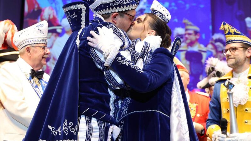 Karneval in Mönchengladbach: Endlich Prinzenpaar – von Liebe, Tränchen und einem kleinen Marc