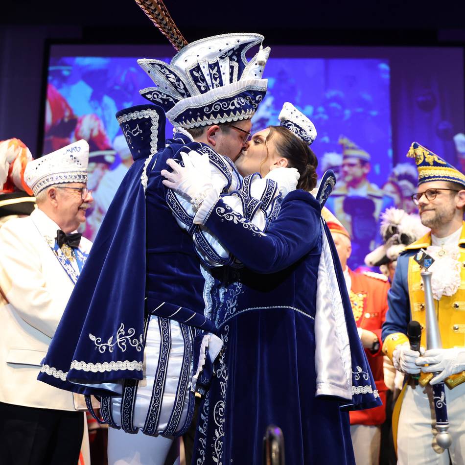 Karneval in Mönchengladbach: Endlich Prinzenpaar – von Liebe, Tränchen und einem kleinen Marc