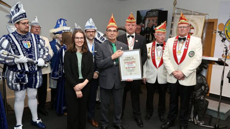 Brauchtum in Mönchengladbach: Ein galaktischer Kreuzritter folgt seinem Vater