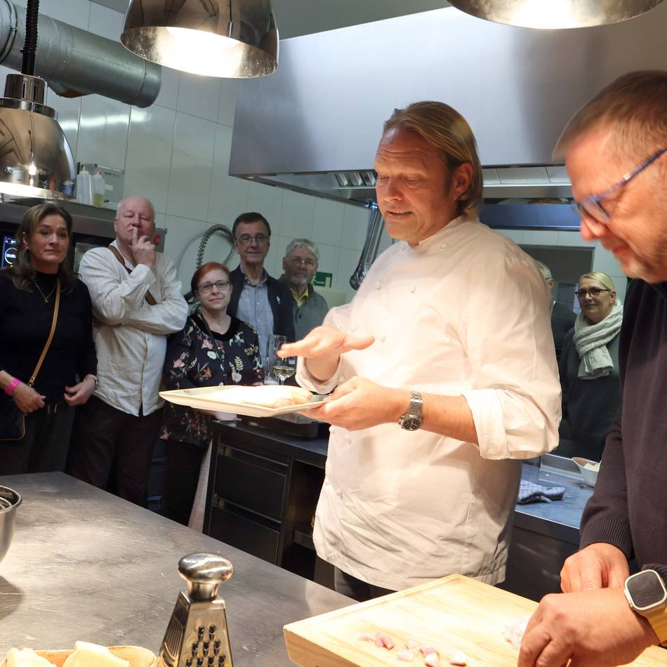 Showkochen mit Björn Freitag: „Gleichstellung kann auch durch den Magen gehen“