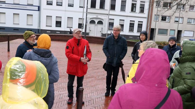 Erinnerungskultur in Mönchengladbach und Rheydt: Ein Rundgang führte zu den Stolpersteinen der Stadt