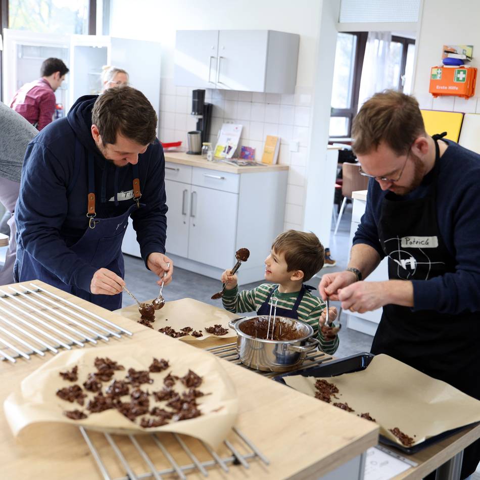 Advent in Mönchengladbach: Wie Plätzchen backen Väter und Kinder verbindet