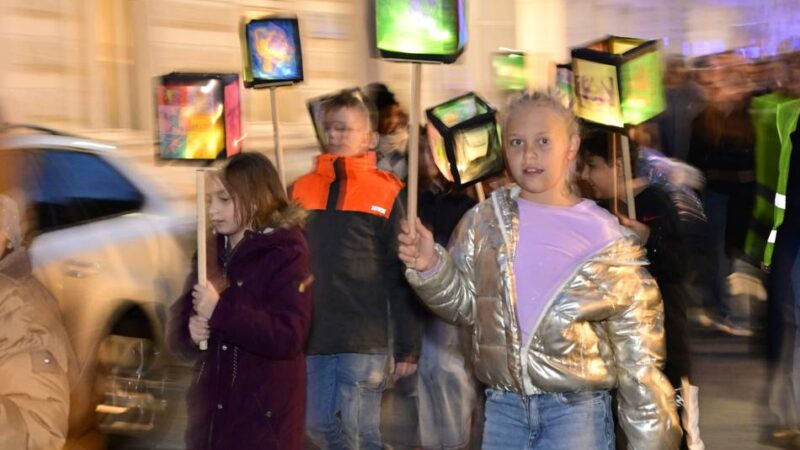 Sankt Martin in Mönchengladbach: Martinsumzug bringt Odenkirchen zum Strahlen